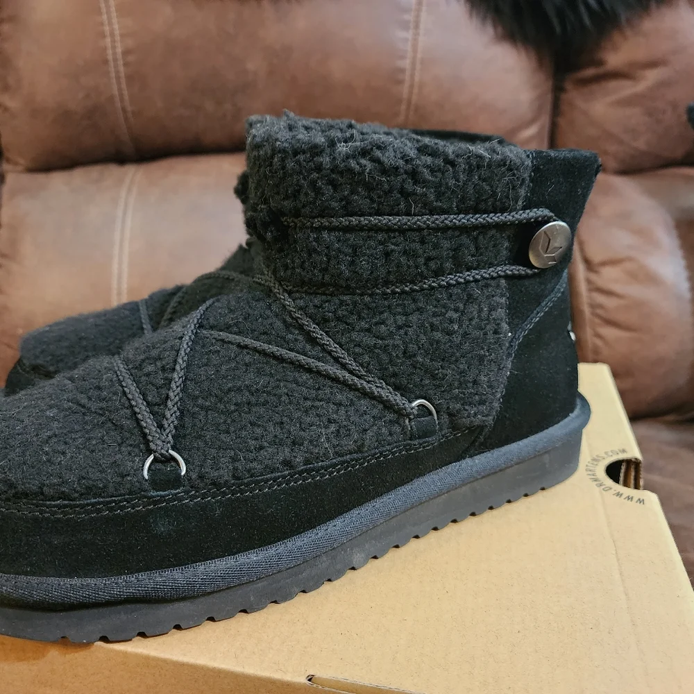 Uggs size 9 - Picture 1 of 4